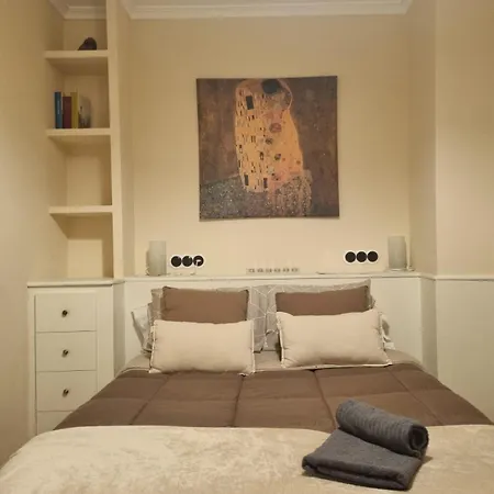 Les Dos Nines Monserrat