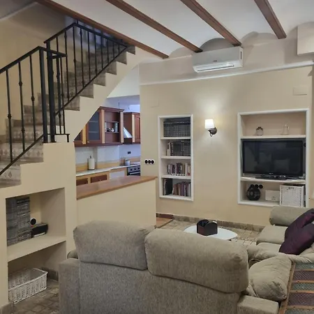 Les Dos Nines Monserrat